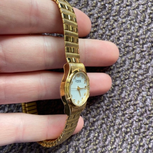 Bulova Caravelle C969582  Women’s Gold Tone Date Stainless Steel Bracelet Watch - Picture 4 of 9
